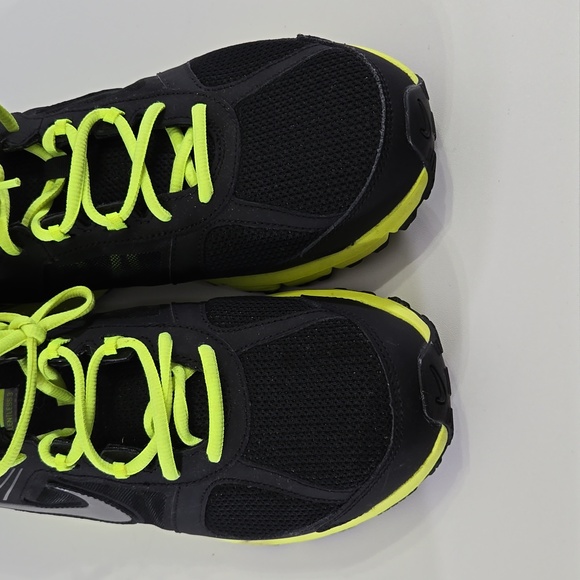 Women's Size 13 Nike Lime Green and Black Running Shoes/Sneakers - Picture 3 of 12